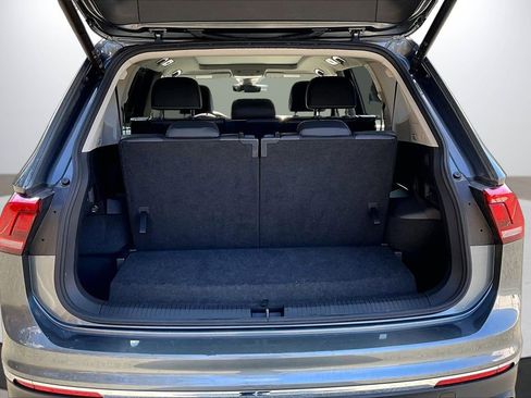 Used 2024 Volkswagen Tiguan SE image 26