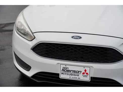 Used 2017 Ford Focus SE image 9