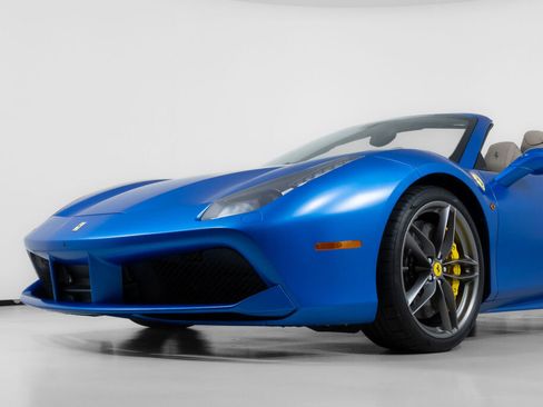 Used 2018 Ferrari 488 Spider image 14