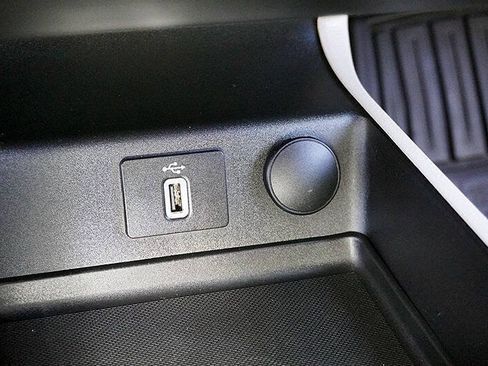 Used 2018 Ford Fusion SE w/ Fusion SE Technology Package FWD image 29