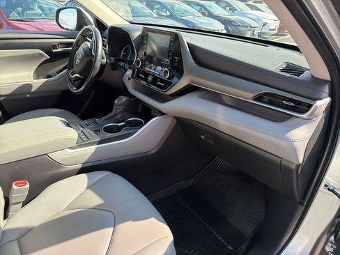 Used 2022 Toyota Highlander XLE image 10