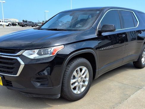 Used 2021 Chevrolet Traverse LS AWD/4WD image 4