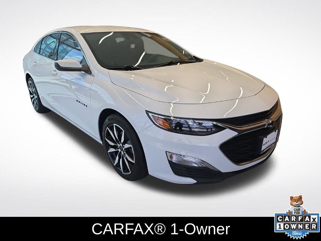 Used 2025 Chevrolet Malibu RS FWD image 2