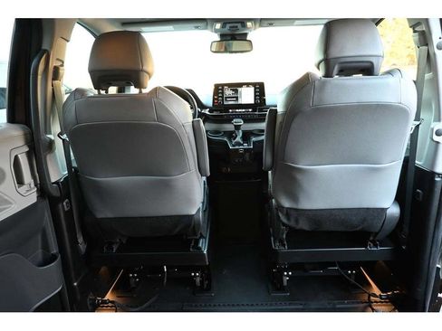 Used 2022 Toyota Sienna XLE w/ XLE Plus Package image 20