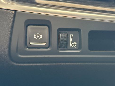 Used 2023 Cadillac XT5 Premium Luxury image 36