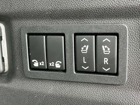 Used 2021 GMC Yukon XL Denali w/ Denali Premium Package image 11