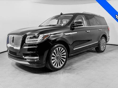 Used 2018 Lincoln Navigator Reserve w/ Technology Package AWD/4WD image 2
