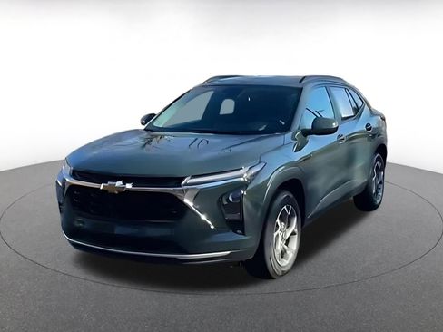 Used 2025 Chevrolet Trax LT image 7