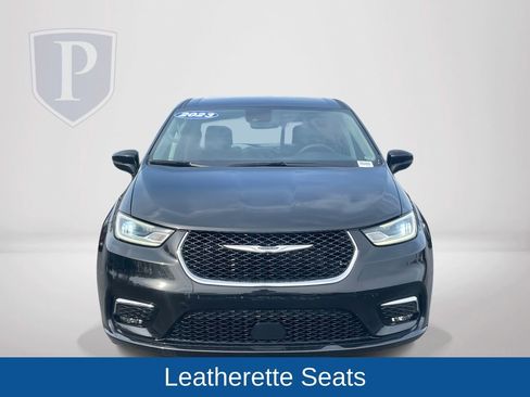 Certified 2023 Chrysler Pacifica Touring-L image 4