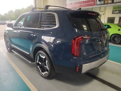 Used 2023 Kia Telluride S w/ S Sunroof Package AWD/4WD image 3