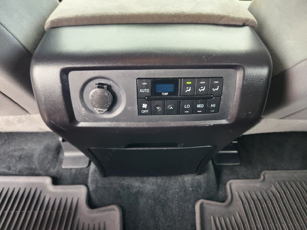 Used 2018 Toyota Sequoia SR5 AWD/4WD image 12