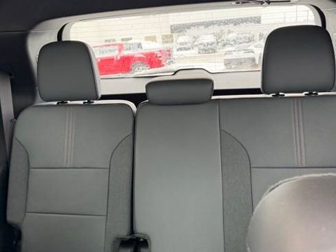 Used 2024 GMC Acadia AT4 w/ Luxury Package image 16