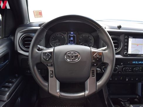 Used 2020 Toyota Tacoma TRD Off-Road w/ TRD Premium Off Road Package AWD/4WD image 15