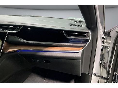 Used 2024 Jeep Grand Cherokee Summit w/ Luxury Tech Group V image 17