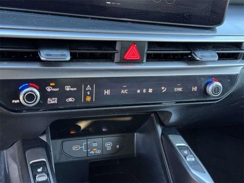 Used 2024 Kia Sorento S image 5