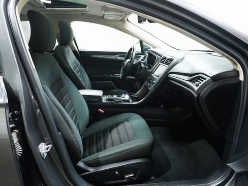 Used 2019 Ford Fusion SE image 11