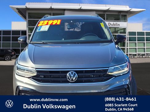 Used 2023 Volkswagen Tiguan SE R-Line image 2