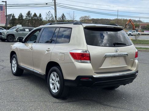 Used 2013 Toyota Highlander Plus image 4