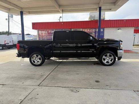 Used 2018 Chevrolet Silverado 1500 LT w/ Texas Edition image 2