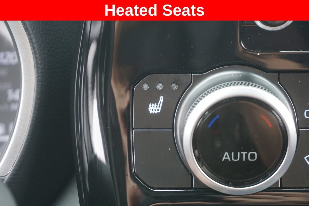 Certified 2025 Toyota Highlander XLE FWD image 8
