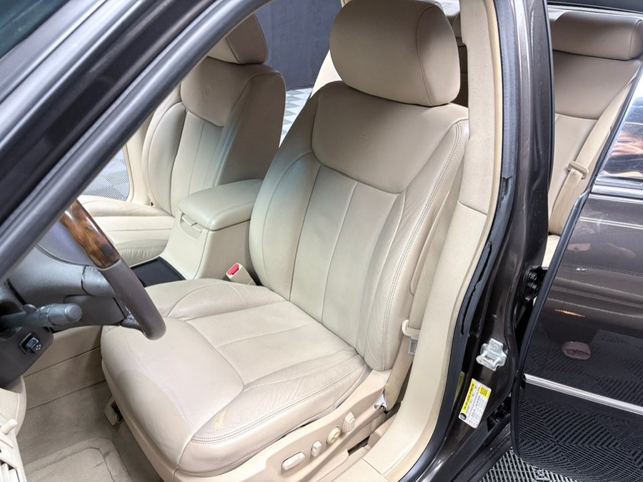 Used 2008 Cadillac DTS FWD image 30