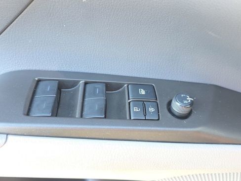 Used 2023 Toyota Camry SE w/ Convenience Package FWD image 18