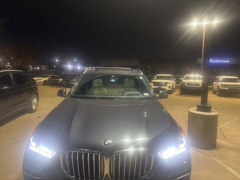 Used 2019 BMW X5 xDrive50i w/ Executive Package image 2