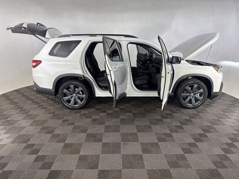 Used 2026 Honda Pilot Sport image 16