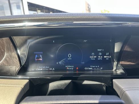 Used 2022 Lincoln Navigator L Reserve AWD/4WD image 10