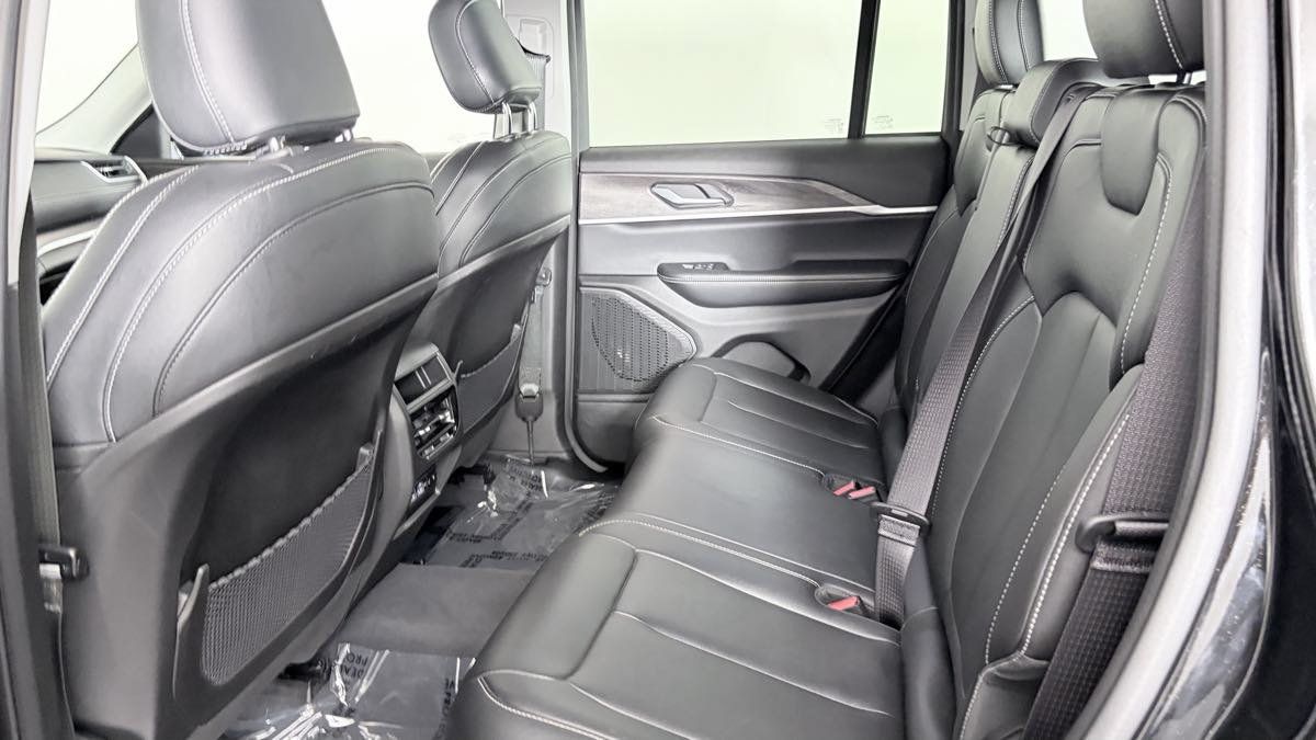 Used 2023 Jeep Grand Cherokee Limited AWD/4WD image 29