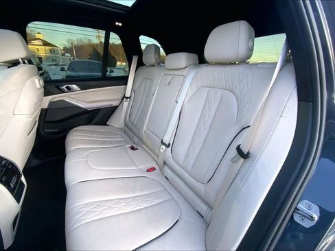 Used 2019 BMW X5 xDrive50i w/ M Sport Package image 21