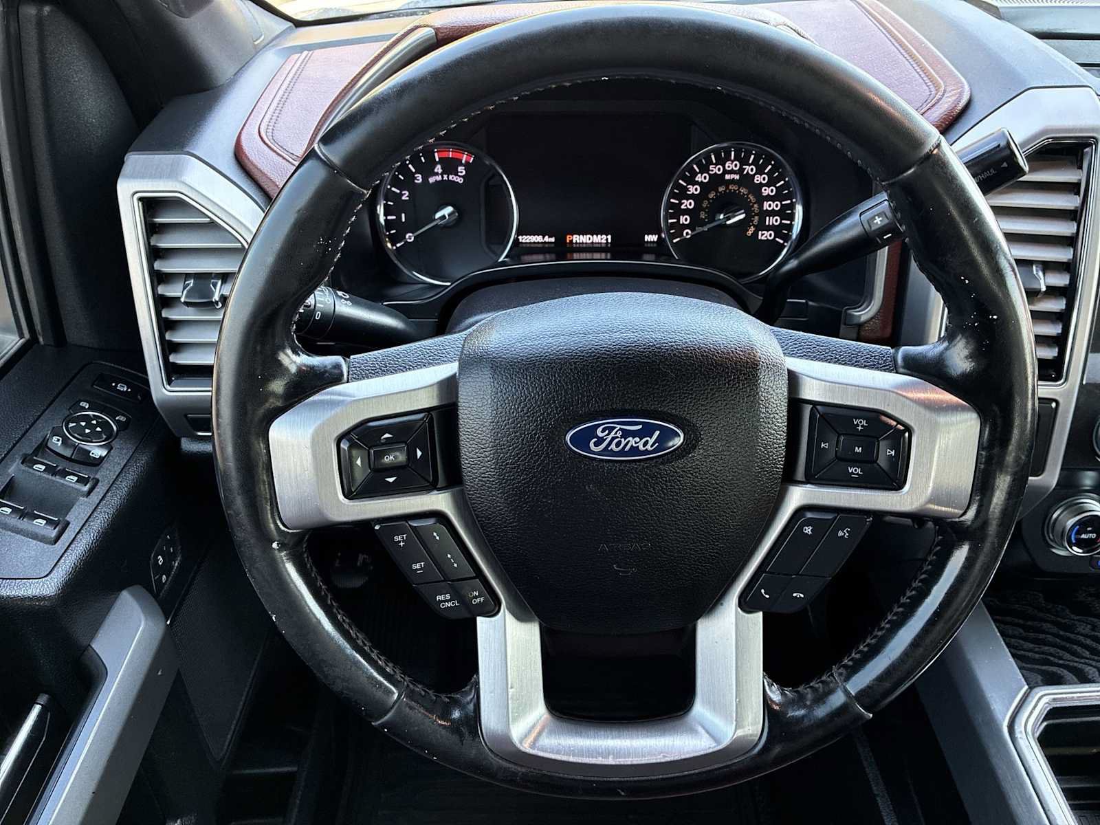Used 2019 Ford F350 Platinum w/ Platinum Ultimate Package AWD/4WD image 11