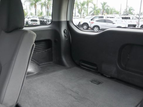 Used 2015 Nissan Xterra X image 32