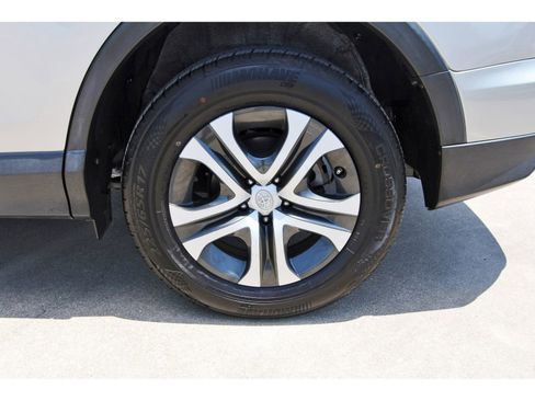 Used 2018 Toyota RAV4 LE FWD image 31