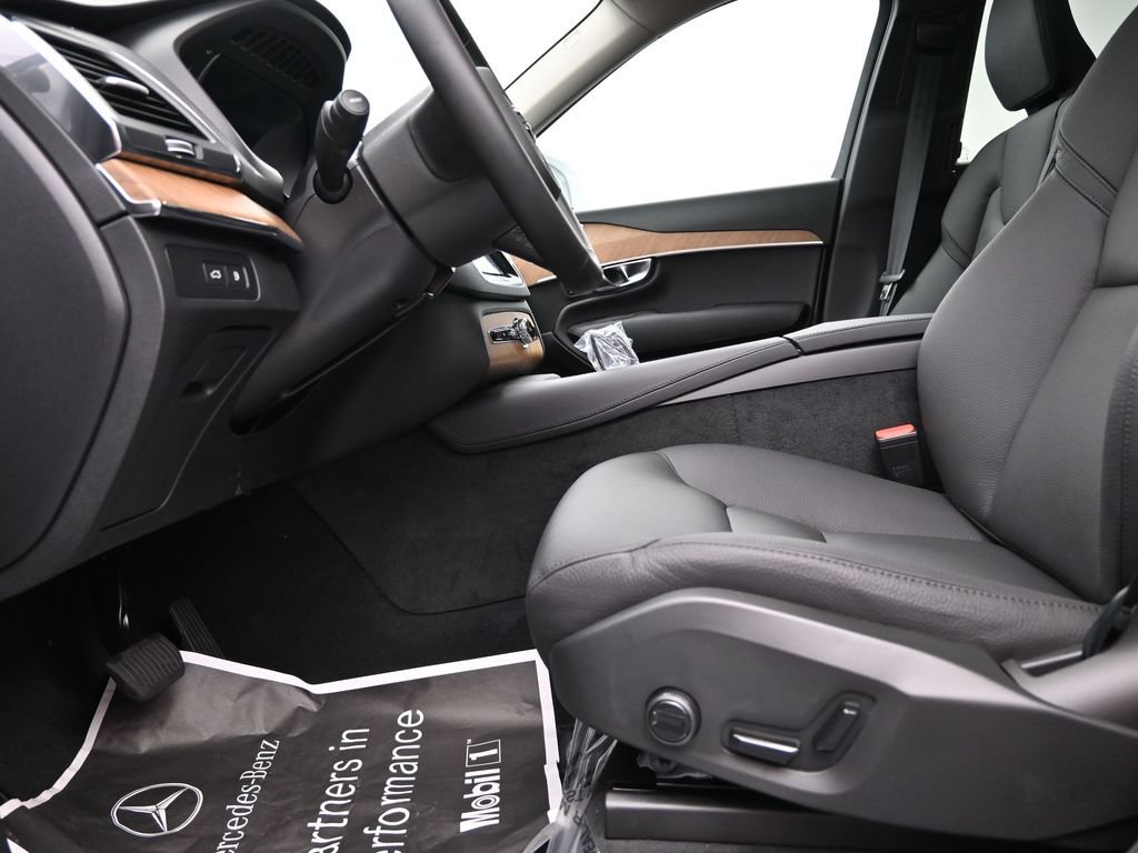 Certified 2025 Volvo XC90 T8 Core w/ Protection Package Premier AWD/4WD image 27