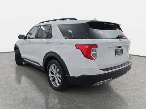 Used 2023 Ford Explorer XLT w/ Equipment Group 202A image 7