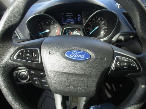 Used 2019 Ford Escape SE image 18