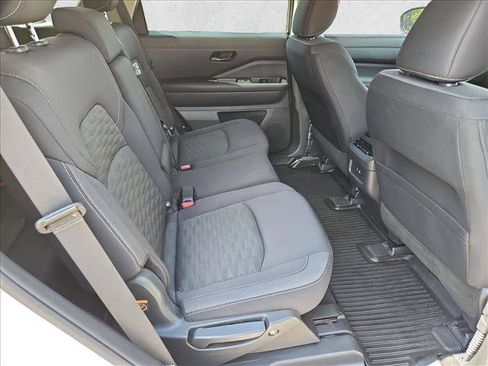 Used 2024 Nissan Pathfinder SV FWD image 20