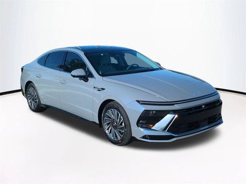New 2026 Hyundai Sonata Limited FWD image 2
