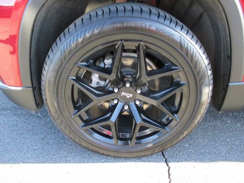 Used 2021 Chevrolet Traverse LT w/ LPO, Black Accent Package AWD/4WD image 9