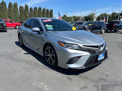 Used 2020 Toyota Camry SE w/ Carpet Mat Package