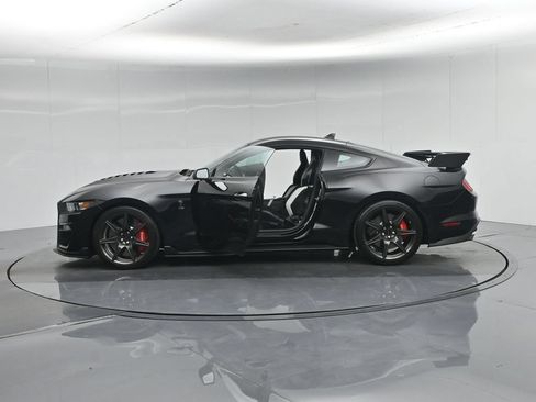 Certified 2021 Ford Mustang Shelby GT500 w/ Carbon Fiber Track Pack RWD image 33