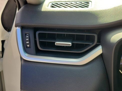 Used 2021 Toyota RAV4 XLE Premium image 33