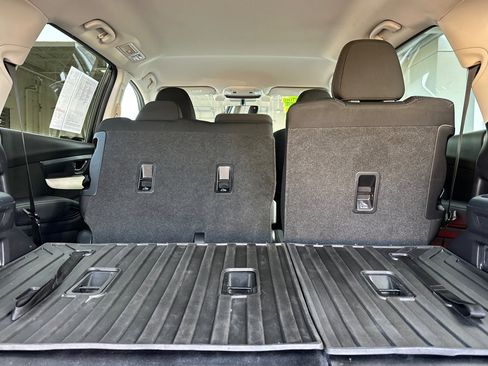 Used 2021 Subaru Ascent Premium w/ Convenience Package image 16