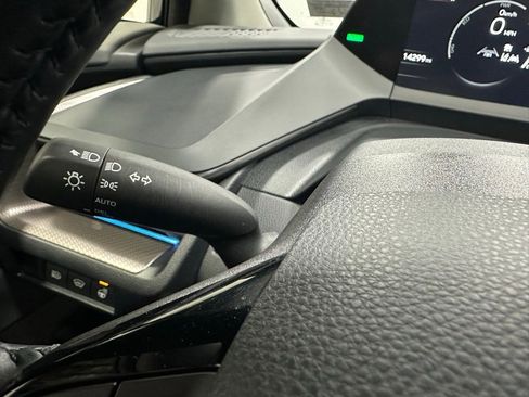 Used 2025 Toyota Prius XLE image 21