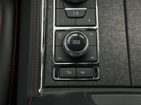 Used 2024 Ford Expedition Limited AWD/4WD image 30