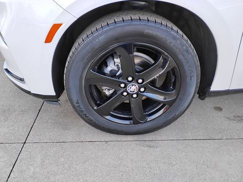 Used 2023 Buick Enclave Essence w/ Sport Touring Edition image 23