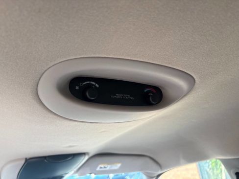 Used 2005 Dodge Grand Caravan SXT image 30