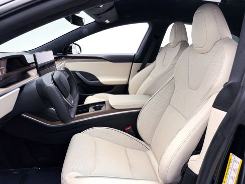 Used 2021 Tesla Model S Plaid image 18