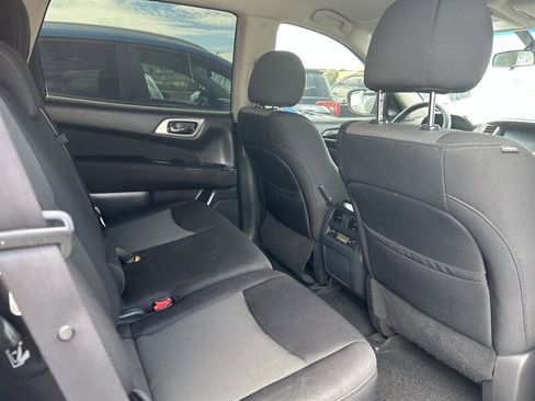 Used 2017 Nissan Pathfinder S image 6